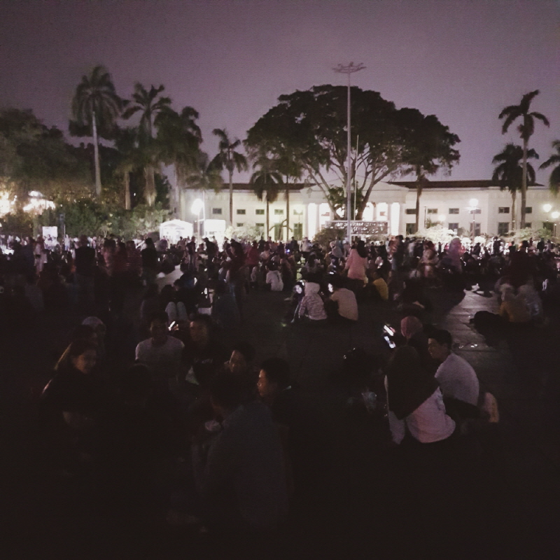 바타비아 광장 밤 분위기
