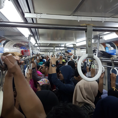인도네시아 전철, 지상철 내부
